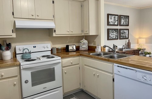 Fairforest House | Newly Renovated & Ready for Your Stay!