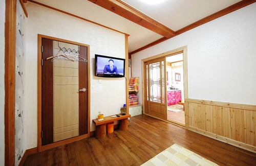 Tarimok House | Reed House Hanok Pension