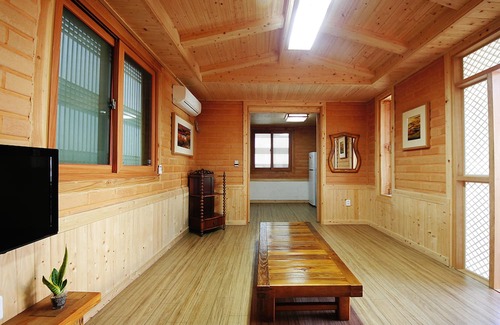 Tarimok House | Reed House Hanok Pension