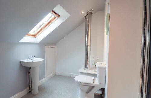 Palnackie Cottage | SWEETHEART COTTAGE, pet friendly, with hot tub in Dalbeattie