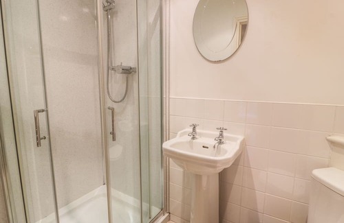 Palnackie Cottage | SHETLAND COTTAGE, pet friendly, with hot tub in Dalbeattie