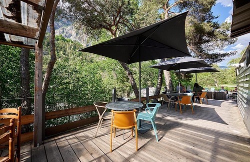 Meolans-Revel Ski Chalet | Luxe Sanitary 5 Pers. Villatent at the River Campsite with Beautiful view