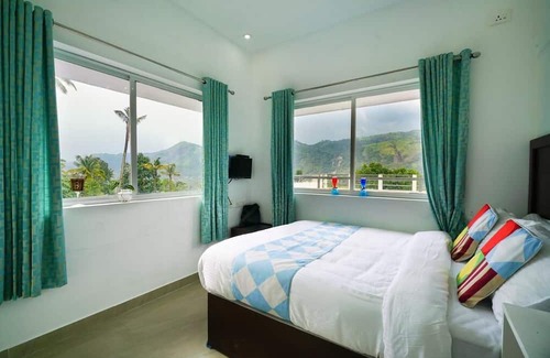 Moolakadai House | Colorful Artifacts and Modern Decor Hut Stay