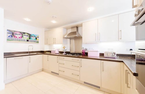 Lusty Glaze Apartment | 2 Bolowthas Court-Spacious apartment close to beaches, parking, coastal and sea views.