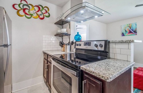 Lincoln Terrace Apartment | Artist’s Apartment-near OU Med, Bricktown, Arena