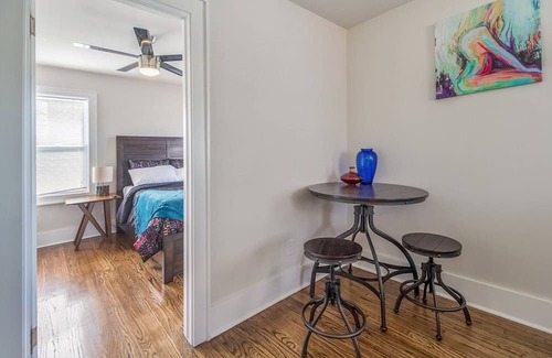 Lincoln Terrace Apartment | Artist’s Apartment-near OU Med, Bricktown, Arena