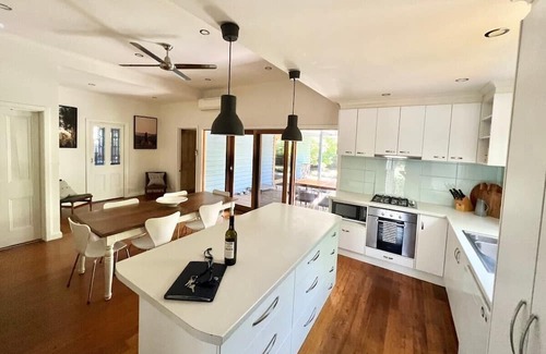 Mansfield House | Ultimo Cottage - In the Heart of Town