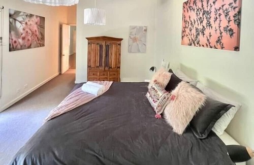 Mansfield House | Ultimo Cottage - In the Heart of Town