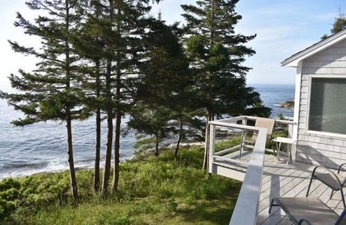 New Harbor House | Dalton Cottage on Coast of Maine with Spectacular Views & Crashing Surf