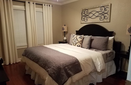 Fredericksburg House | 6 Blocks from Downtown Main Street- Great for Families & Girls Weekend