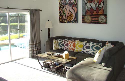 Lake Berkley House | Stunning Private Lake Front Villa,luxuriously upgraded with games room