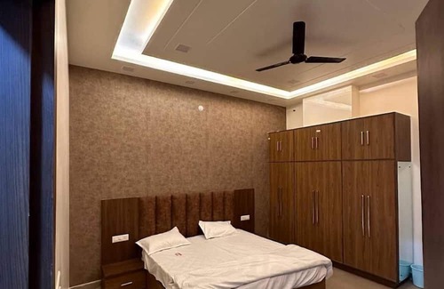 Aligarh Hotel | The Divine Cloud Inn