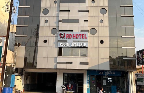 Perundurai Hotel | RD HOTEL ANNA STATUE