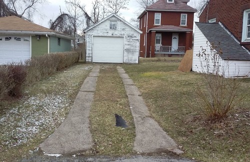 Aliquippa Apartment | House can sleep 8 or more people
