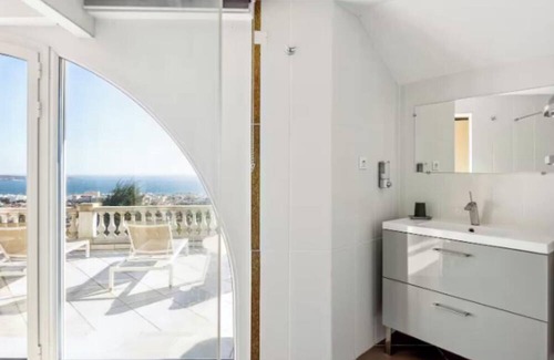 Golfe Juan Apartment | Luxury Villa with Panoramic Sea Views & Heated Infinity Pool