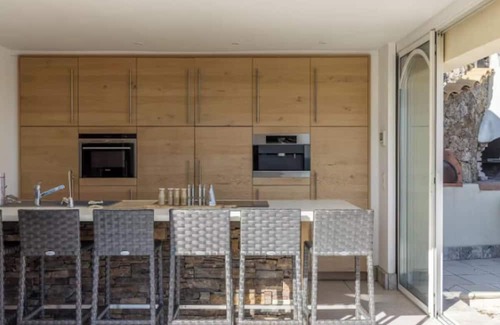 Golfe Juan Apartment | Luxury Villa with Panoramic Sea Views & Heated Infinity Pool