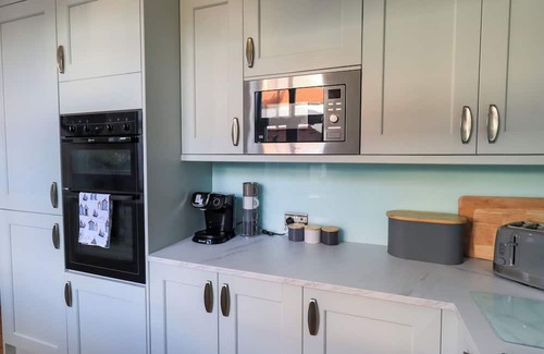 Lytham St. Anne's Cottage | CLIFTON DRIVE APARTMENT, pet friendly in Lytham St. Annes
