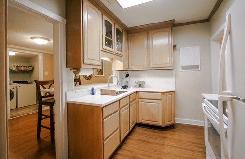 Richmond Hill House | Charming cottage with room for 6. Fenced backyard and covered parking.