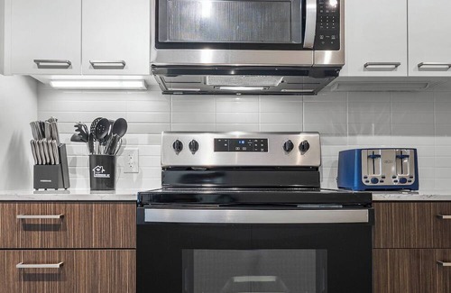 Lower Allston Apartment | Luxury Studio near Harvard 2368