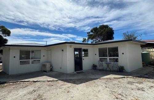 Baudin Beach House | Sea Space - renovated, free wifi, near the beach