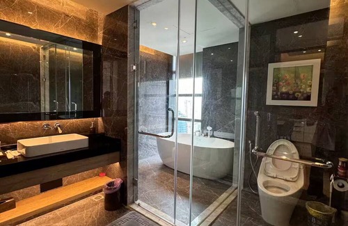 Golden Triangle Apartment | Spacious 3-bedroom apartment with WiFi, fitness room in amazing Kuala Lumpur