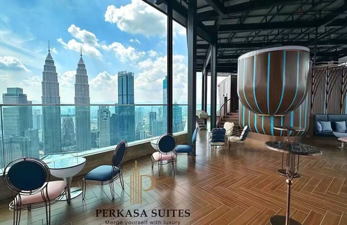 Golden Triangle Apartment | Spacious 3-bedroom apartment with WiFi, fitness room in amazing Kuala Lumpur