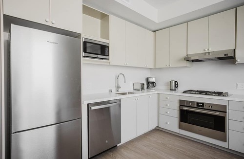 Chinatown Apartment | Blueground | Downtown, elevator, nr The Broad