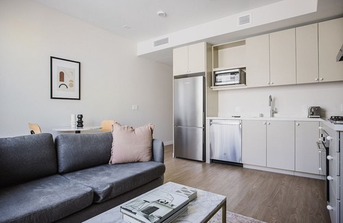 Chinatown Apartment | Blueground | Downtown, elevator, nr The Broad