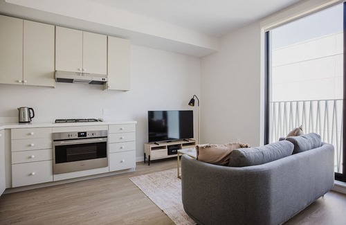 Chinatown Apartment | Blueground | Downtown, elevator, nr The Broad