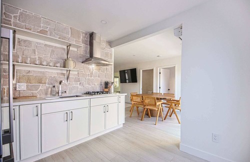 Mid City House | Cozy Retreat w pool prime Location