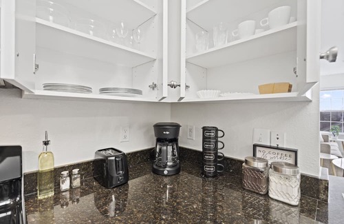 McLean Apartment | Tysons Galleria Retreat