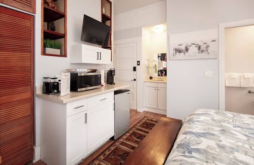 Volcano Apartment | Aloha Junction Guesthouse suites, Stay and explore Kilauea Volcano