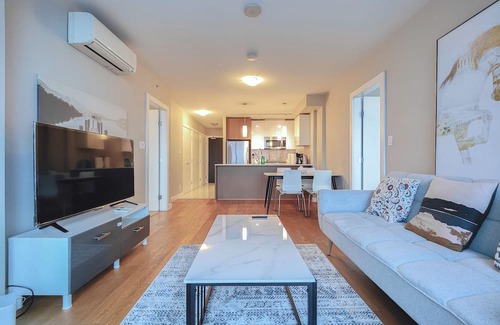 Richmond City Centre Apartment | 2BDR & 2Bath | AC | Free WiFi & Parking @ Oval Park