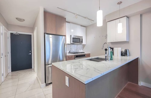 Richmond City Centre Apartment | 2BDR & 2Bath | AC | Free WiFi & Parking @ Oval Park