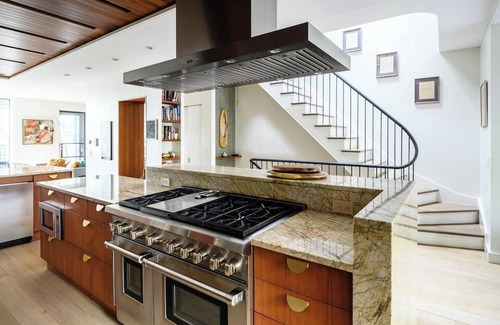 Crown Heights Apartment | Pacific by Rove Travel | Duplex w/Deck & Backyard