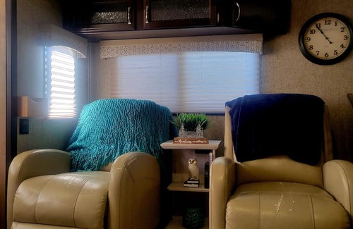Gatlinburg - Pigeon Forge RV Rental | Hoot-N-The Hollar