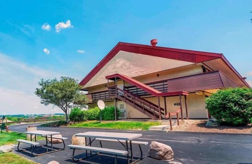 Downtown Cleveland House | Adventure Awaits! Near Huntington Convention Cente