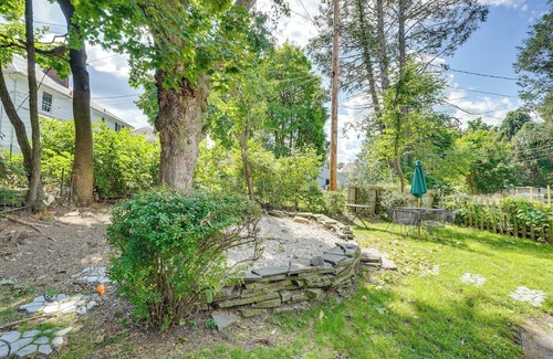Newburgh House | Colorful Home ~ 1 Mi to Hudson River!