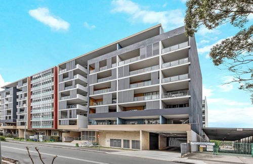 Wolli Creek Apartment | MetaWise Modern 2Bed Easy Airport Train Access