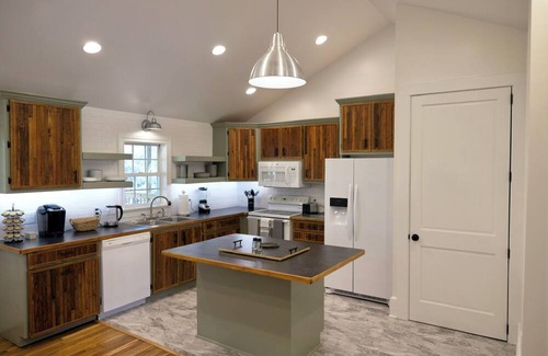 Travelers Rest House | Blue Burrow on South Main
