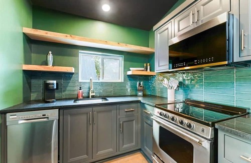 Omaha House | The Constellation Taurus - Romantic-Steam Shower-Hot Tub-Table Rock Lake