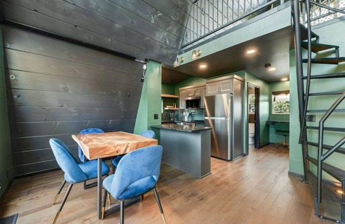 Omaha House | The Constellation Taurus - Romantic-Steam Shower-Hot Tub-Table Rock Lake