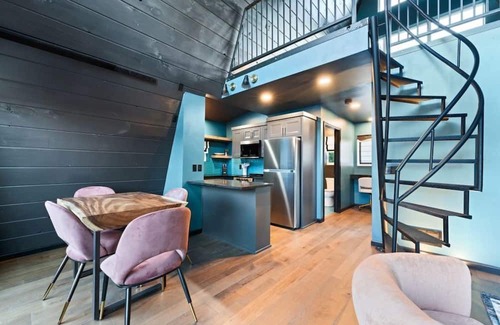 Omaha House | The Constellation Orion - Romantic-Steam Shower-Hot Tub-Table Rock Lake