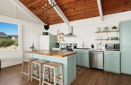 Kiwanda Shores House | Bright Beachfront Bungalow w/hot tub situated next to Cape Kiwanda Park