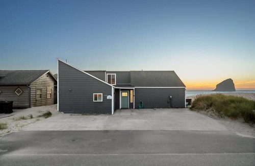 Kiwanda Shores House | Bright Beachfront Bungalow w/hot tub situated next to Cape Kiwanda Park