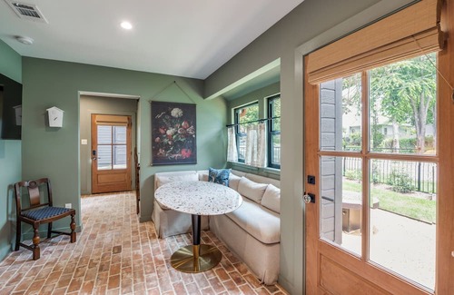 McKinney Cottage | Completely renovated modern cottage near downtown McKinney.