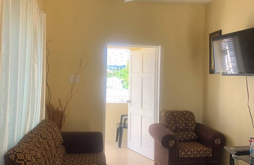 Old Harbour Apartment | Charming 2-bedroom apartment WiFi, AC in marvelous Claremont Heights Old Harbour