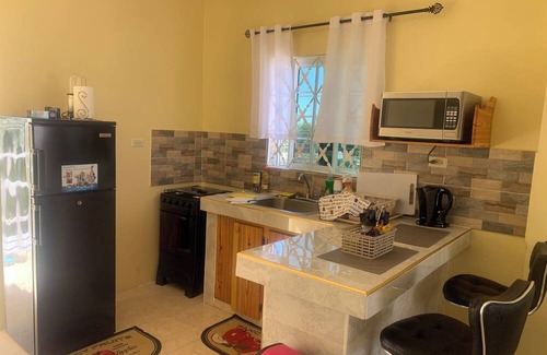 Old Harbour Apartment | Charming 2-bedroom apartment WiFi, AC in marvelous Claremont Heights Old Harbour