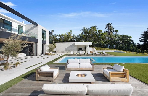 Central Malibu House | Exclusive Ocean-View Estate in Malibu's Little Dume