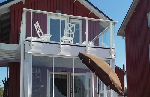 Hailuoto Cabin | Small beach house by the sea with an amazing view from the balcony. nnn